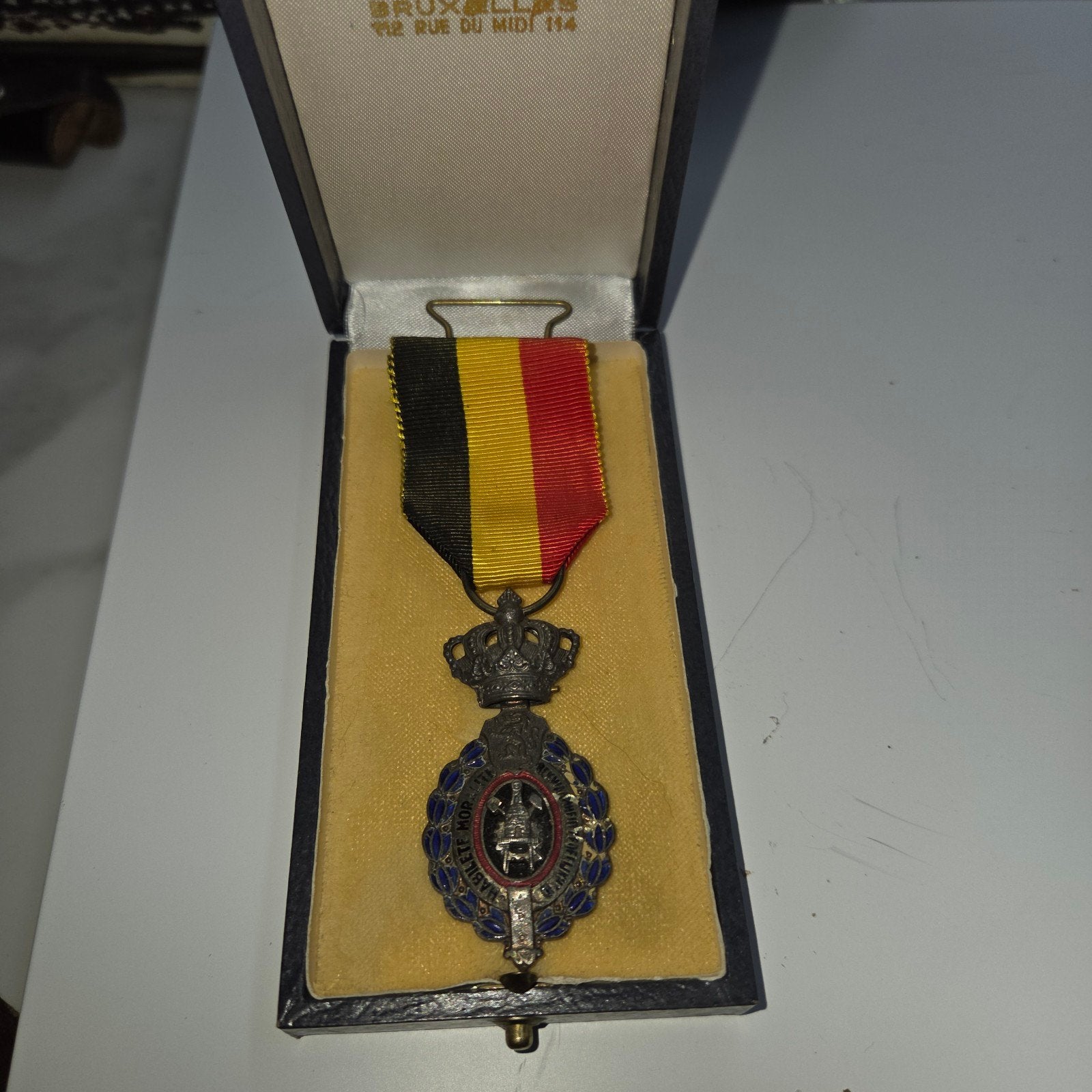 Zeldzame Belgische militaire medaille 2e Klasse in doosje, Verzamelen, Ophalen of Verzenden