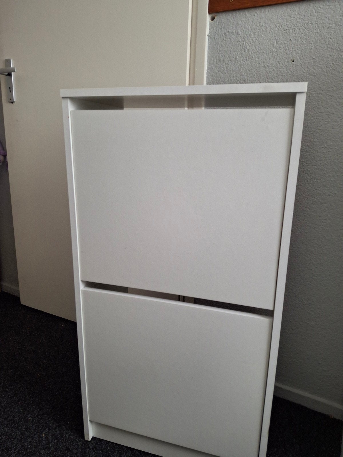 Shoe cabinet, Ophalen
