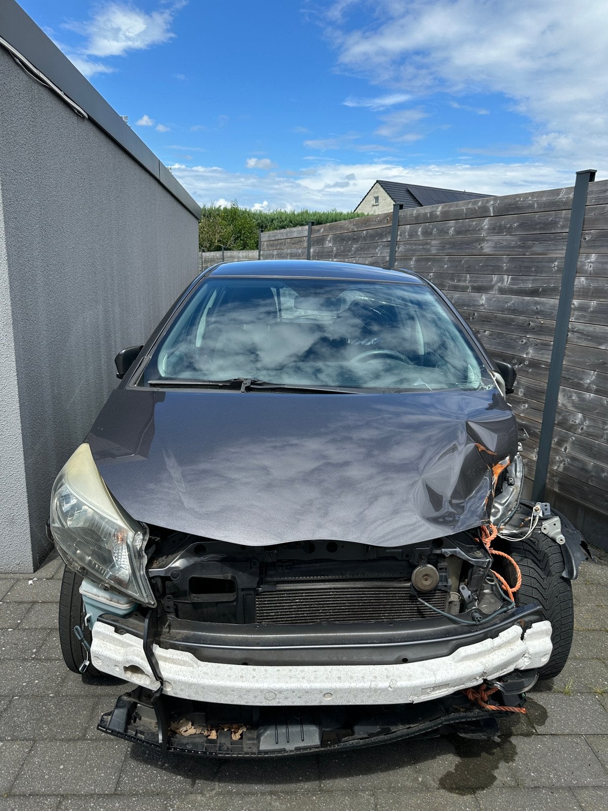 Toyota Yaris 2012 1.0 VTI 5deurs SCHADE, Auto diversen, Schadeauto's, Ophalen, Handgeschakeld, Toyota, Zilver of Grijs