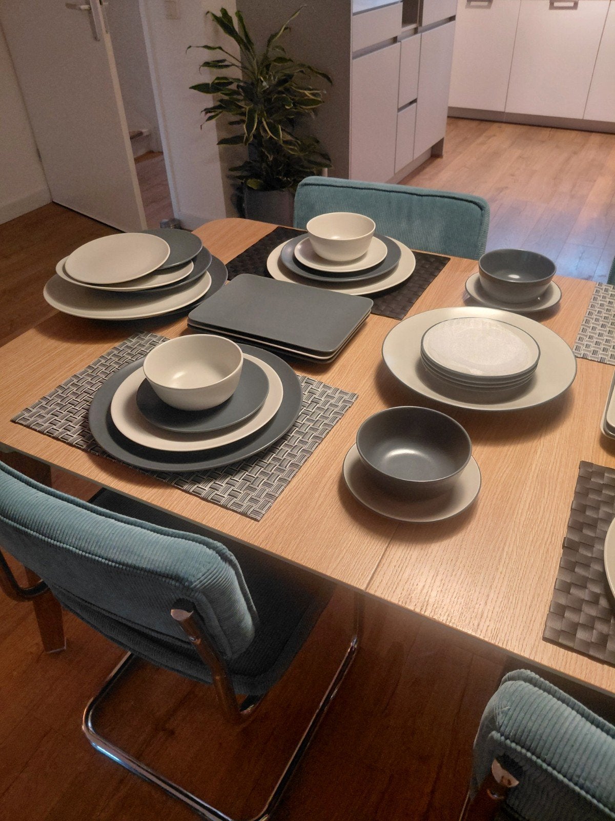 Nieuw servies 6 delig x 6 persoons plus schaal, Ophalen of Verzenden, Nieuw, Porselein, Overige stijlen