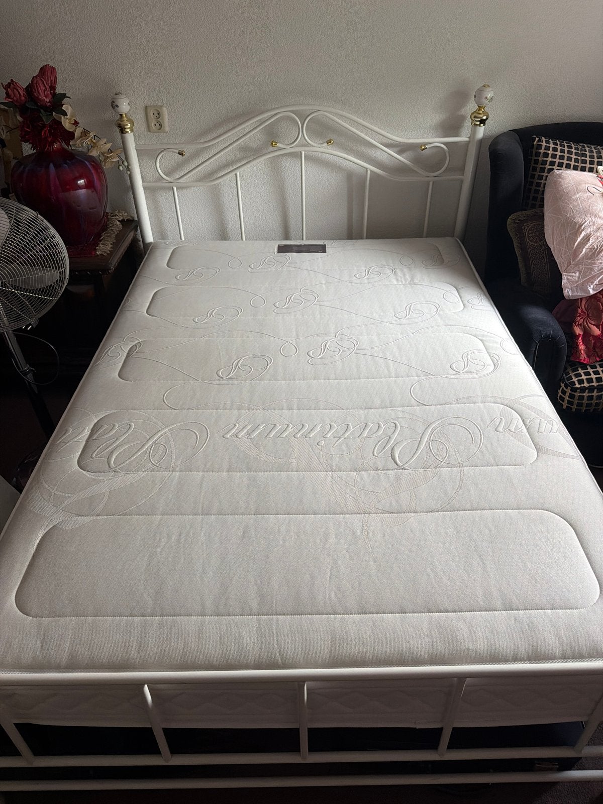 Wit metalen bed met Platinum Pocket Foam matras, Ophalen, Tweepersoons, 140 cm, Zo goed als nieuw
