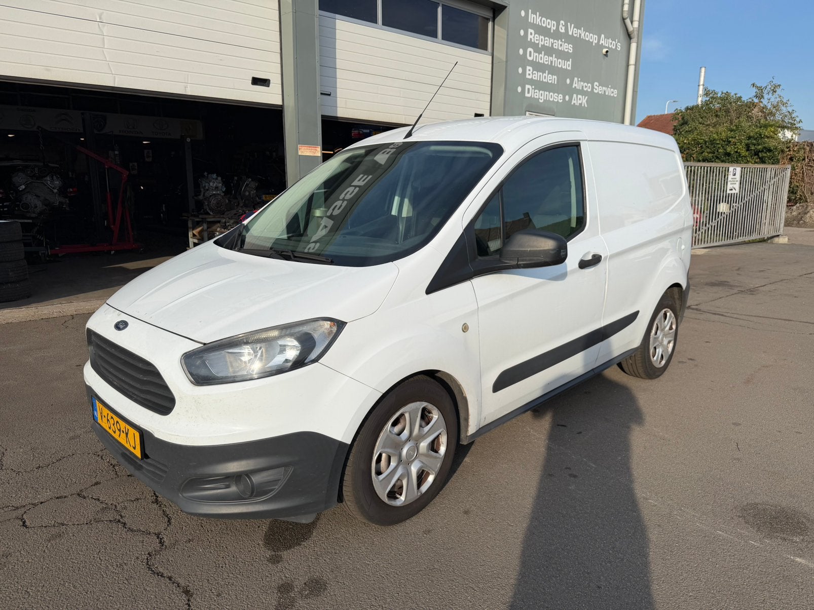 Ford Transit Courier 1.5 Tdci 55KW 2017 EURO 6 AIRCO NAP ! !, Voorwielaandrijving, 74 pk, 4 cilinders, Wit