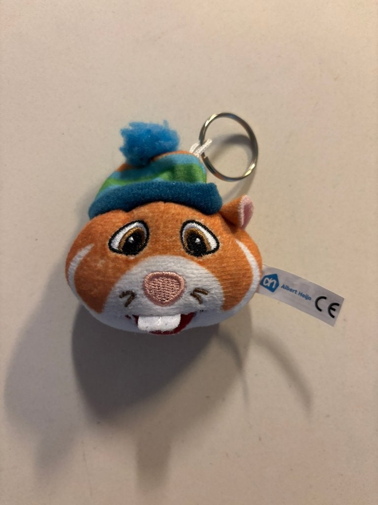 Albert heijn hamster sleutelhanger blauw gestreepte muts., Verzamelen, Ophalen of Verzenden, Zo goed als nieuw, Dier of Natuur