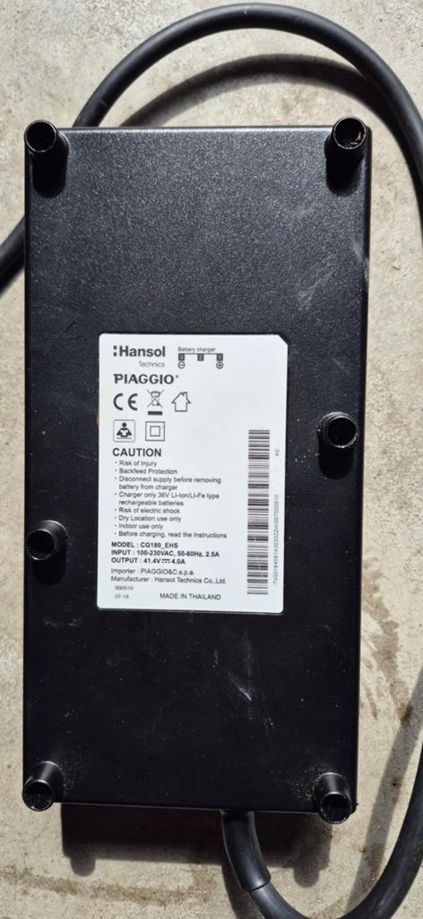 Piaggio Wi-bike lader 41.4V 4.0A, Ophalen of Verzenden, Gebruikt
