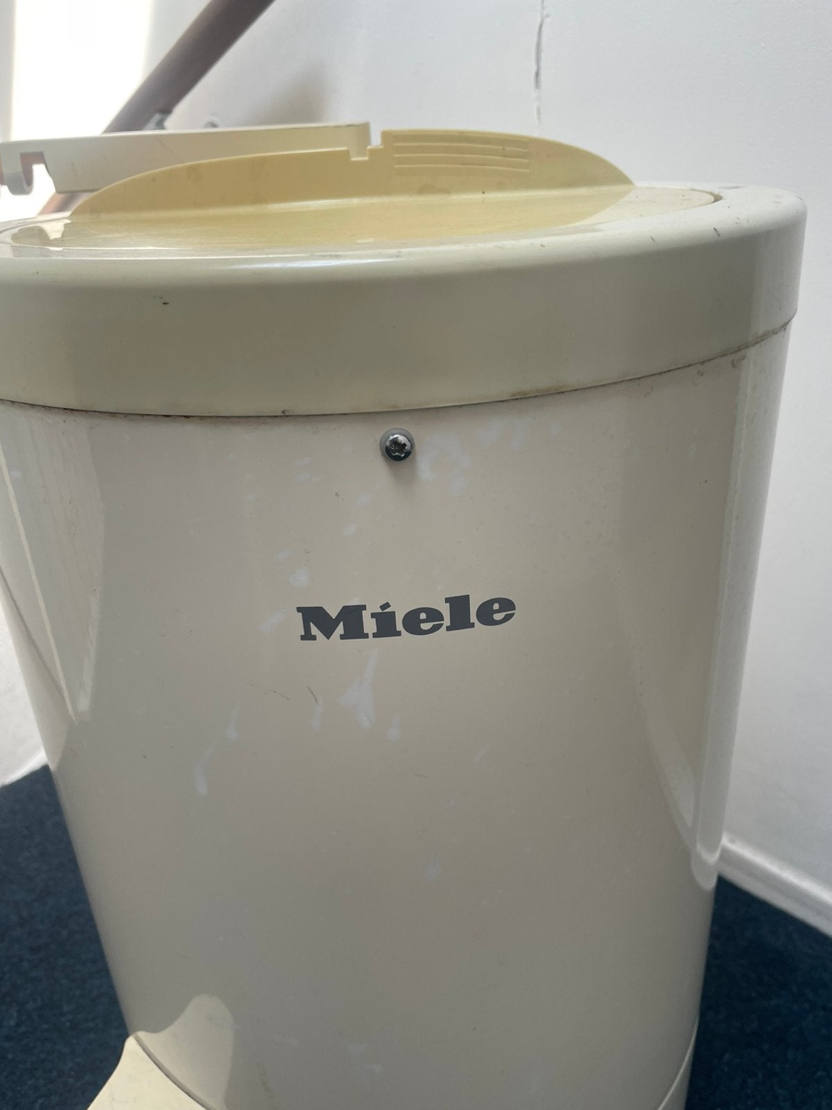 Centrifuge Miele, Ophalen, Minder dan 4 kg, 85 tot 90 cm, 1600 toeren of meer
