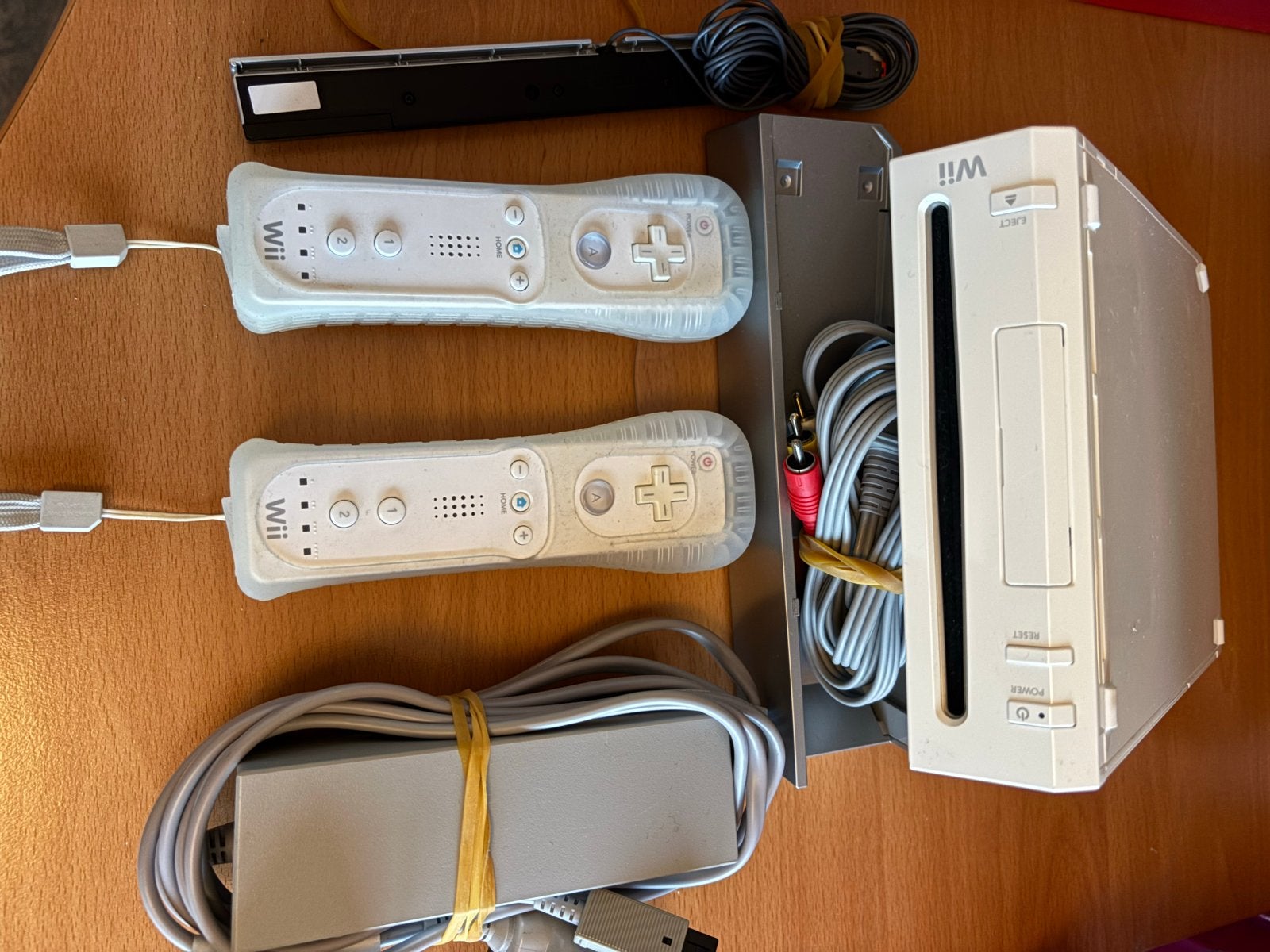 Wii Console met 2 controllers en 2 games, Spelcomputers en Games, Spelcomputers | Nintendo Wii, Gebruikt, Met 2 controllers, Met games
