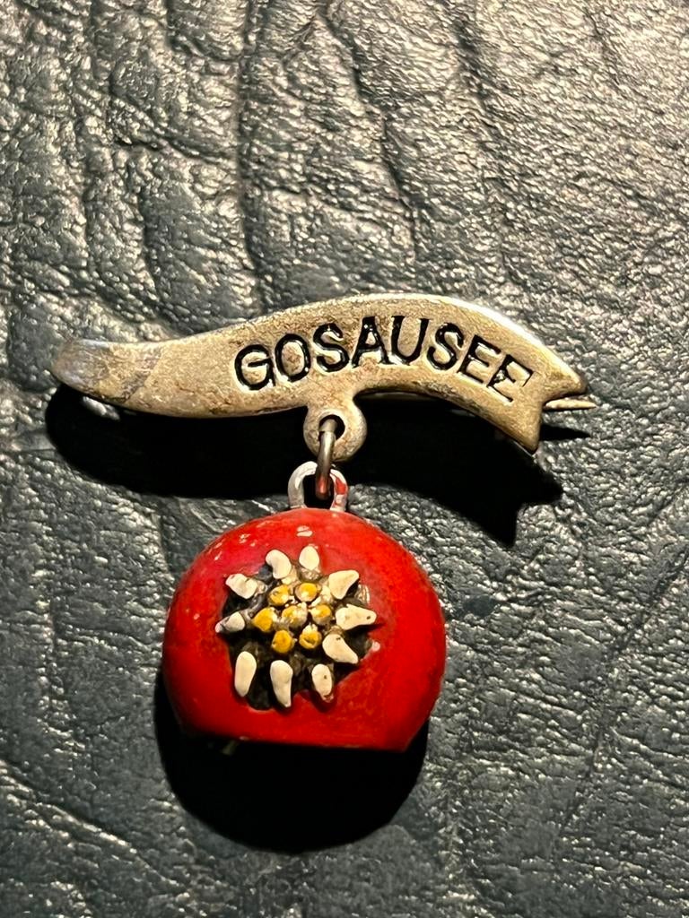 BROCHE GOSAUSEE OOSTENRIJK EDELWEISS KOEIENBEL (A6), Verzenden, Gebruikt, Overige onderwerpen
