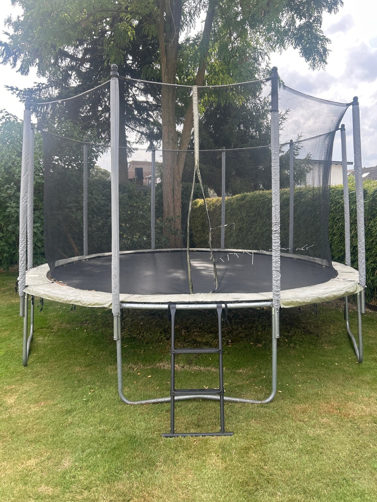 Gratis: Grote trampoline met ladder, Ophalen, Gebruikt