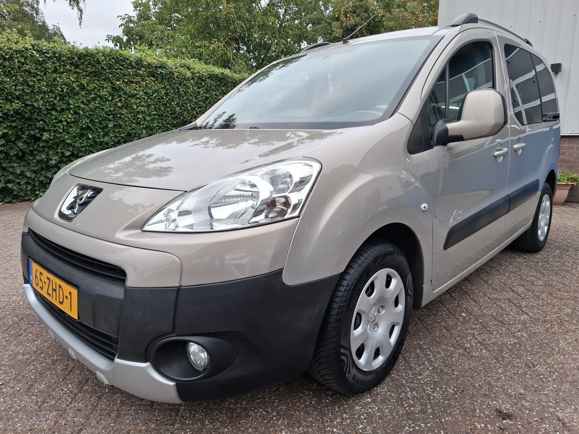 Peugeot Partner Tepee 1.6 HDiF XR ROLSTOELVERVOER 75PK, Auto's, Voorwielaandrijving, Euro 5, Stof, Gebruikt