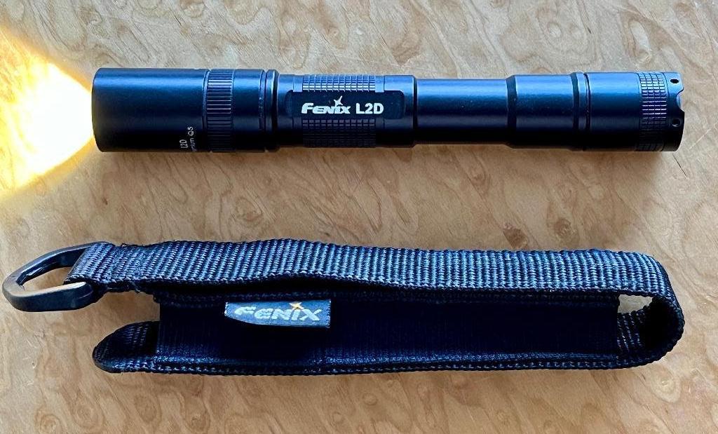 Fenix L2D led zaklamp, Ophalen of Verzenden, Zo goed als nieuw, Batterij