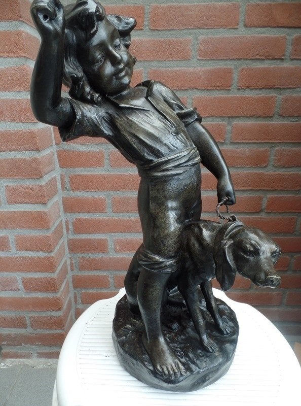 Beeld jongen met hond, Ophalen