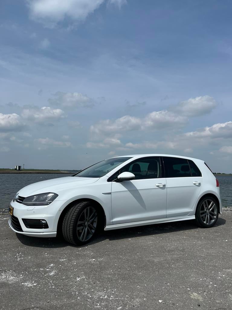 VW Golf 7 1.2 TSI R-line Cup Edition | Grote beurt| APK '27, Auto's, Voorwielaandrijving, Euro 5, Stof, 4 cilinders