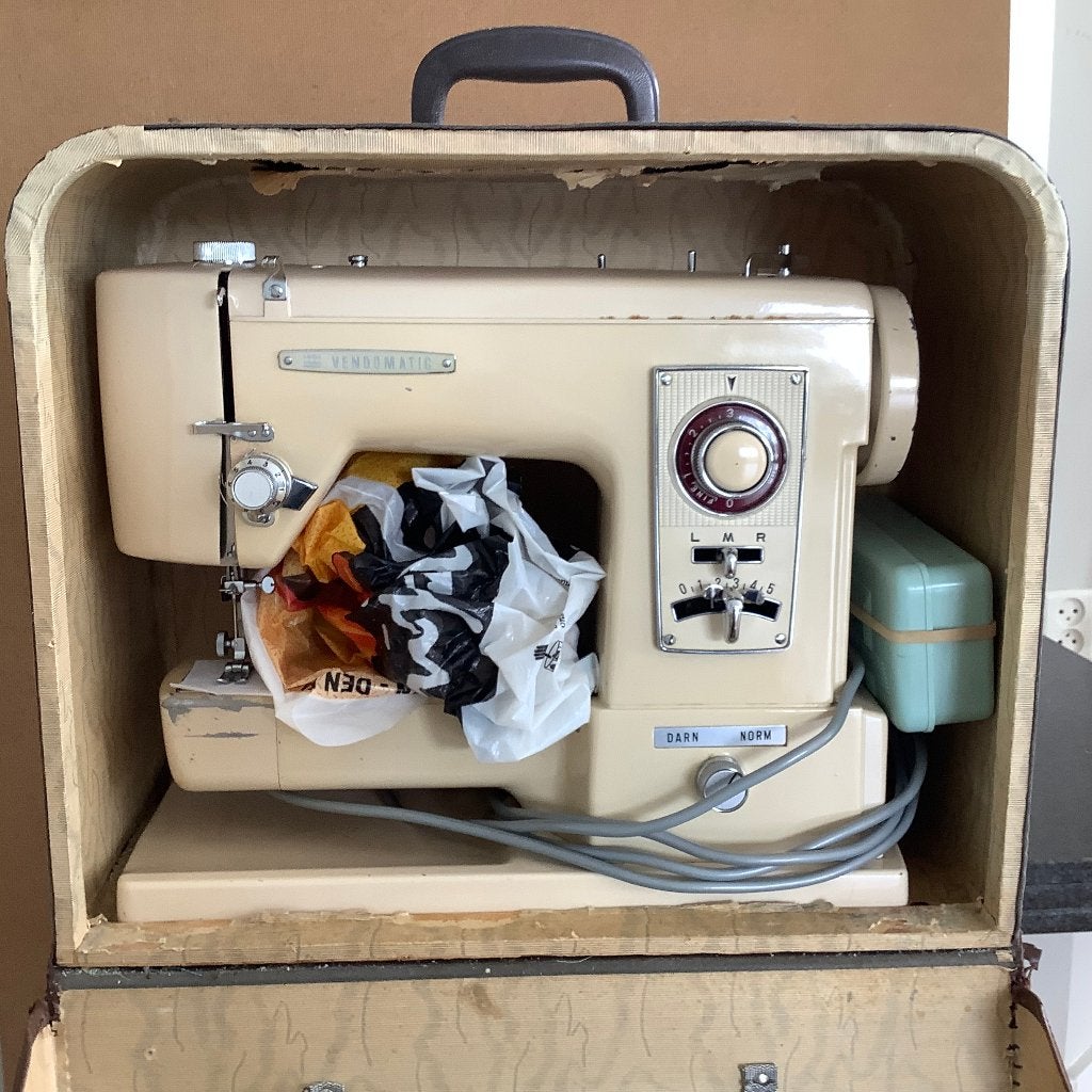 Vendomatic B 745 - vintage naaimachine in koffer -., Ophalen, Huis en Inrichting