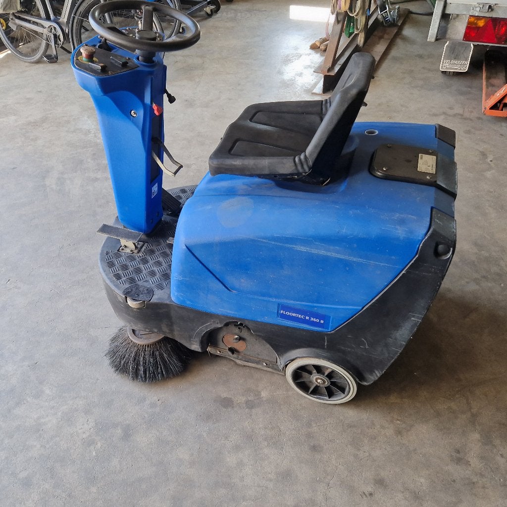 Nilfisk veegwagen, Tuin en Terras, Ophalen, Gebruikt