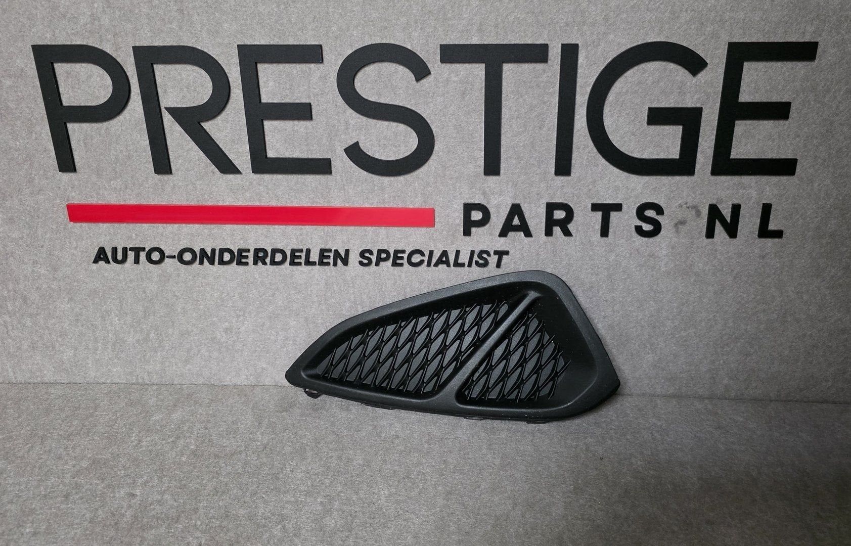 Voorbumper Rooster Ford Fiesta MK8 Rechts H1BB19952A1B Inleg, Gebruikt, -, Ophalen of Verzenden, -