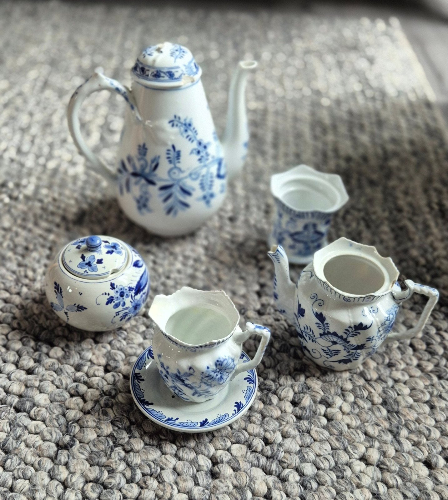 Antiek Delfts Blauw Servies - Theepot, Kopjes en Schotels, Ophalen