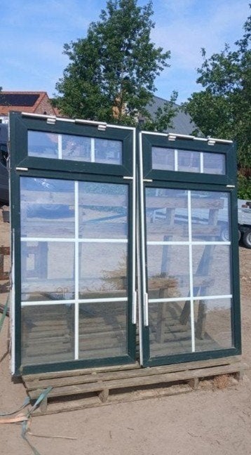 2 kunstof kozijnen voor klein prijsje, Doe-het-zelf en Verbouw, Ophalen, Kunststof, 75 tot 150 cm, Raamkozijn