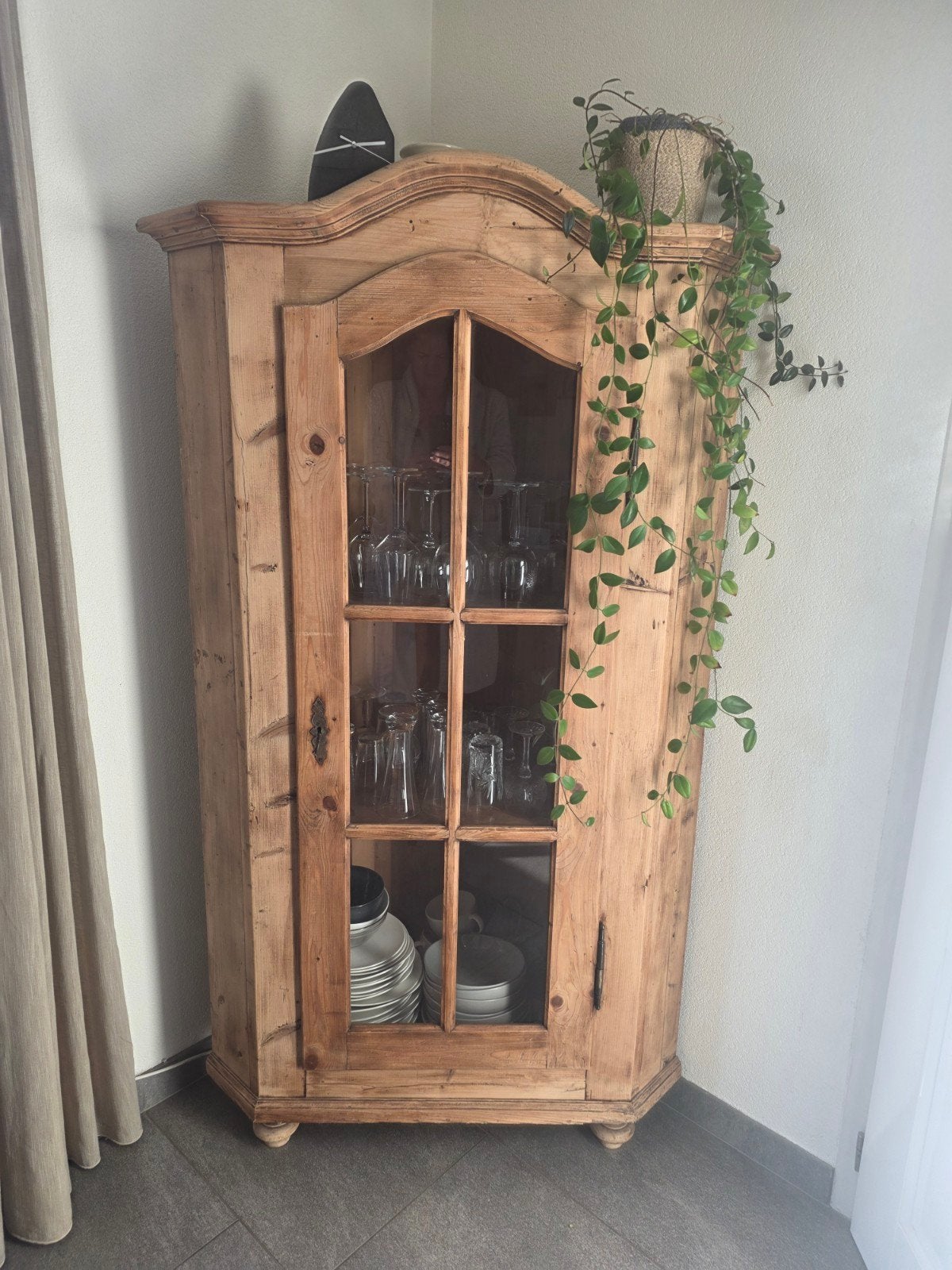 grenen hoekkastje vitrine kast, Ophalen, 100 tot 150 cm, Antiek landelijk, 25 tot 50 cm