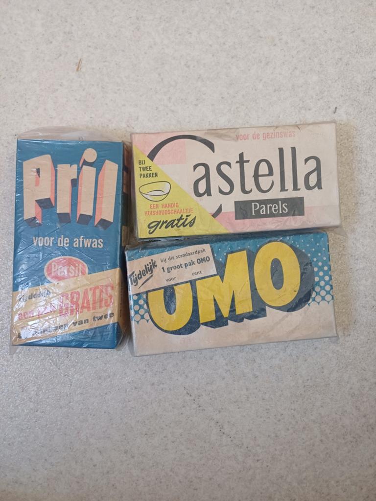 Vintage wasmiddel en afwasmiddel verpakkingen, Ophalen