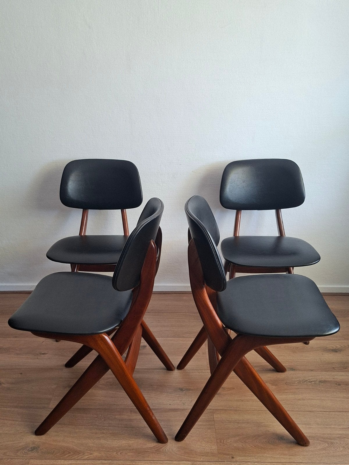 Set van 4 vintage Louis van Teeffelen "Scissor" stoelen, Huis en Inrichting, Stoelen, Ophalen, Gebruikt, Zwart, Vier