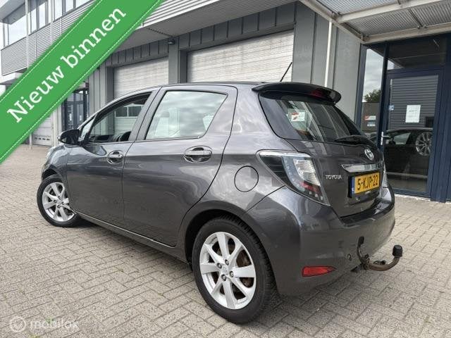 Toyota Yaris 1.5 Full Hybrid Dynamic, Auto's, Euro 5, Gebruikt, 4 cilinders, 1070 kg