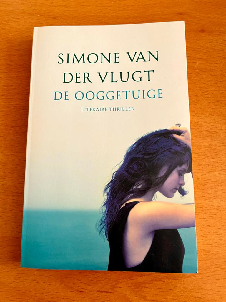 Simone van der Vlugt - De Ooggetuige (Literaire Thriller), Boeken, Thrillers, Zo goed als nieuw, Nederland, Ophalen of Verzenden