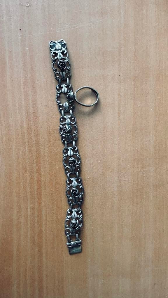 Metalen armband met roosjes (defect), Overige materialen, Gebruikt, Ophalen of Verzenden, Met bedels of kralen