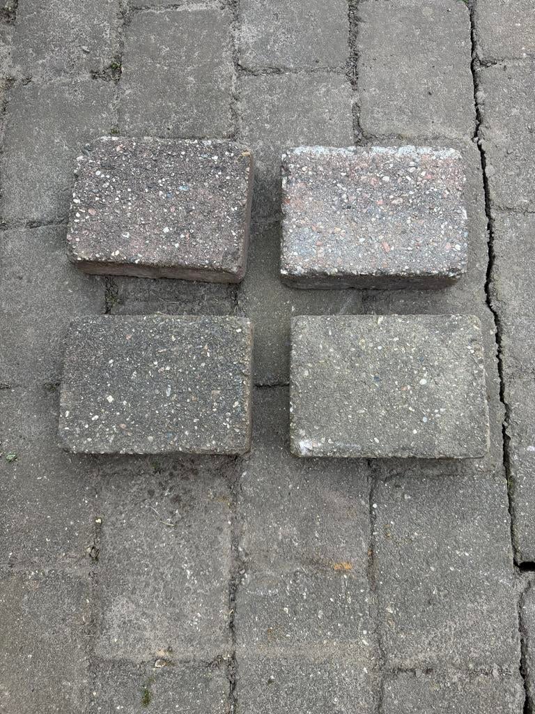 Gratis af te halen: 450 gebruikte betontegels (20x15x6 cm), Tuin en Terras, Ophalen, Gebruikt, 10 m² of meer, Beton