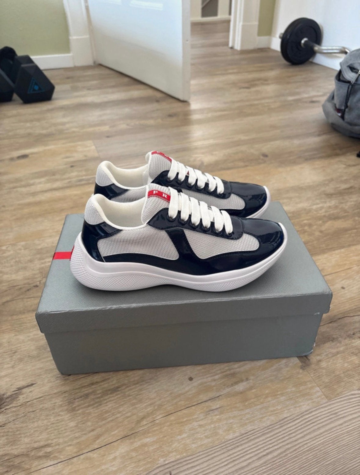 Prada cups, Kleding | Dames, Ophalen of Verzenden, Zo goed als nieuw, Zwart, Sneakers of Gympen