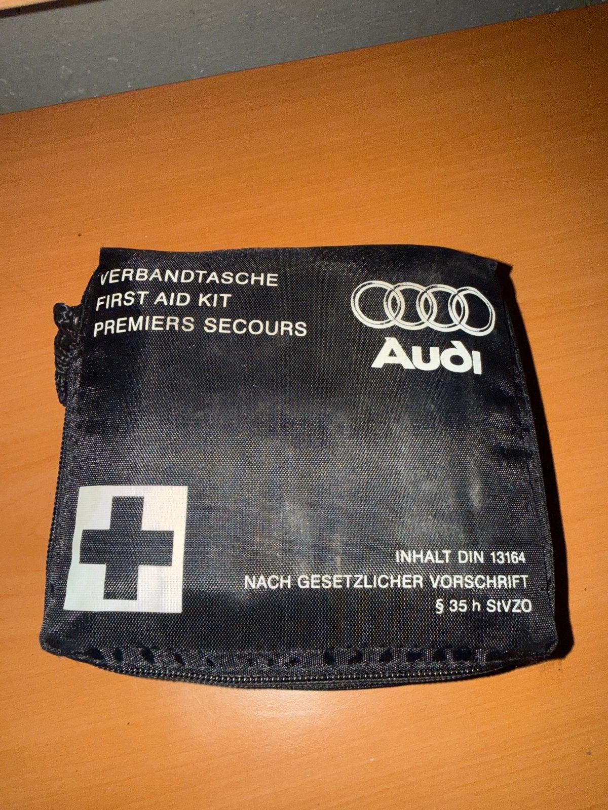 Audi EHBO Kit / Verbandtasche - Nieuwstaat, Ophalen of Verzenden, Zo goed als nieuw