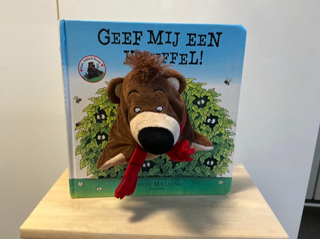 Interactief Boek lief met knuffel handpop voelen beer Dorus, Ophalen of Verzenden, Gelezen, Uitklap-, Voel- of Ontdekboek, 2 tot 3 jaar