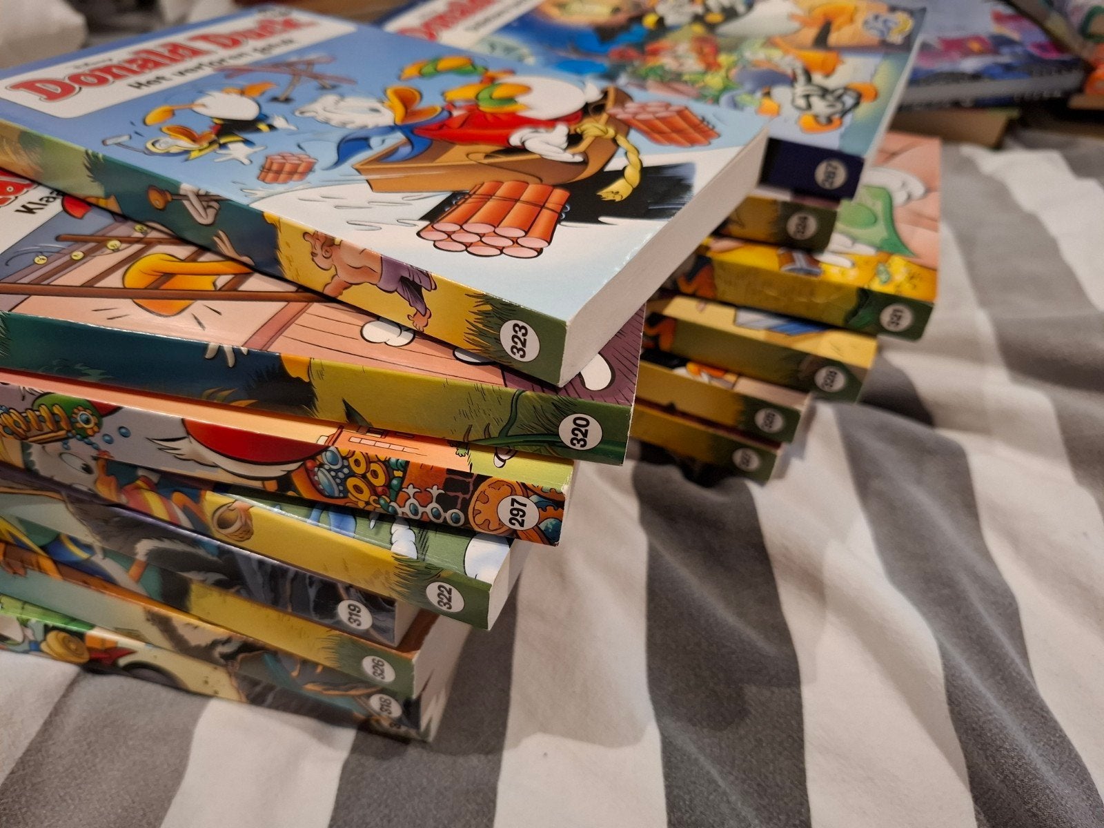 Donald Duck pocketboekjes - 15 stuks en 4x kleiner boekjes., Meerdere stripboeken, Ophalen of Verzenden, Gelezen