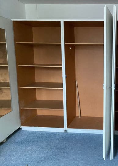 Gratis ruime kledingkast-  met planken, Ophalen, Gebruikt, 50 tot 100 cm, 150 tot 200 cm