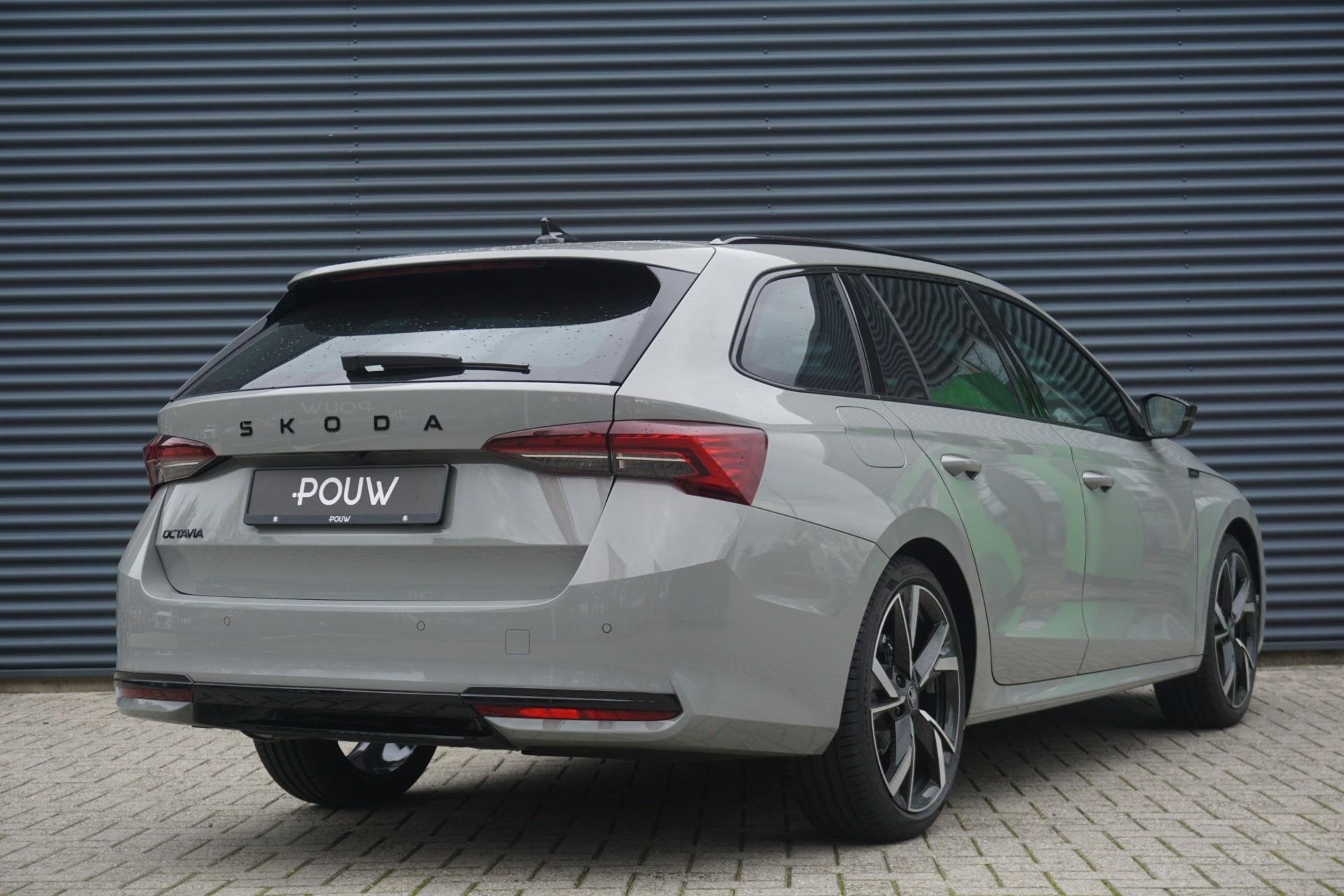 Skoda Octavia Combi 1.5 TSI 150pk DSG MHEV Sportline Tour |, 1498 cc, Euro 6, 4 cilinders, Leder en Stof