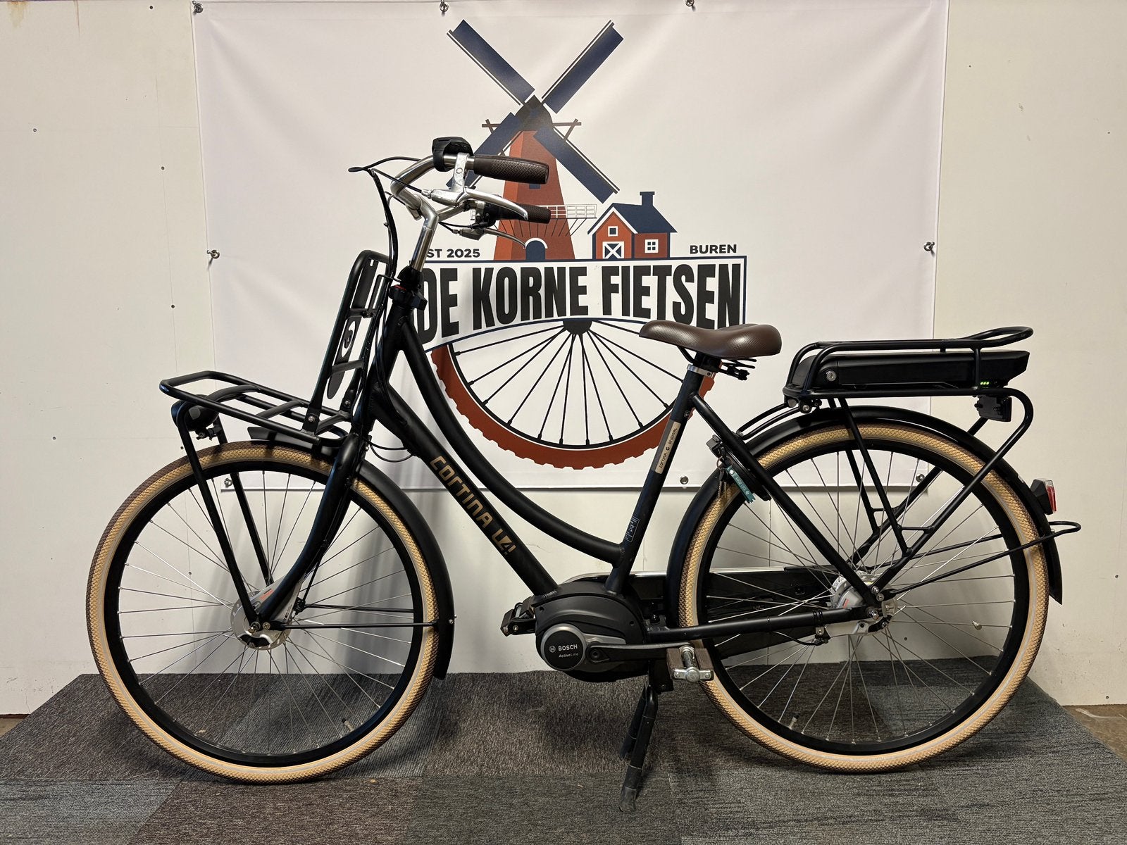 Cortina U4 met Bosch middenmotor., Versnellingen, 56 cm of meer, Zo goed als nieuw, Ophalen
