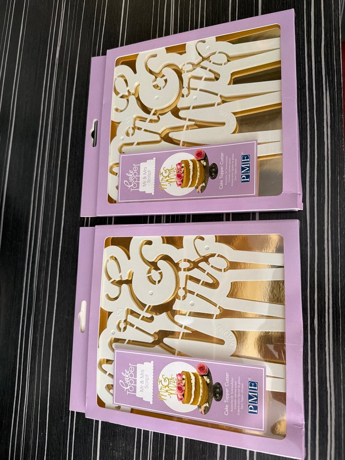 Nieuwe PME Mr & Mrs Cake Topper Cutter Set (2 stuks), Ophalen of Verzenden, Nieuw, Taarten of Cupcakes, Versiering