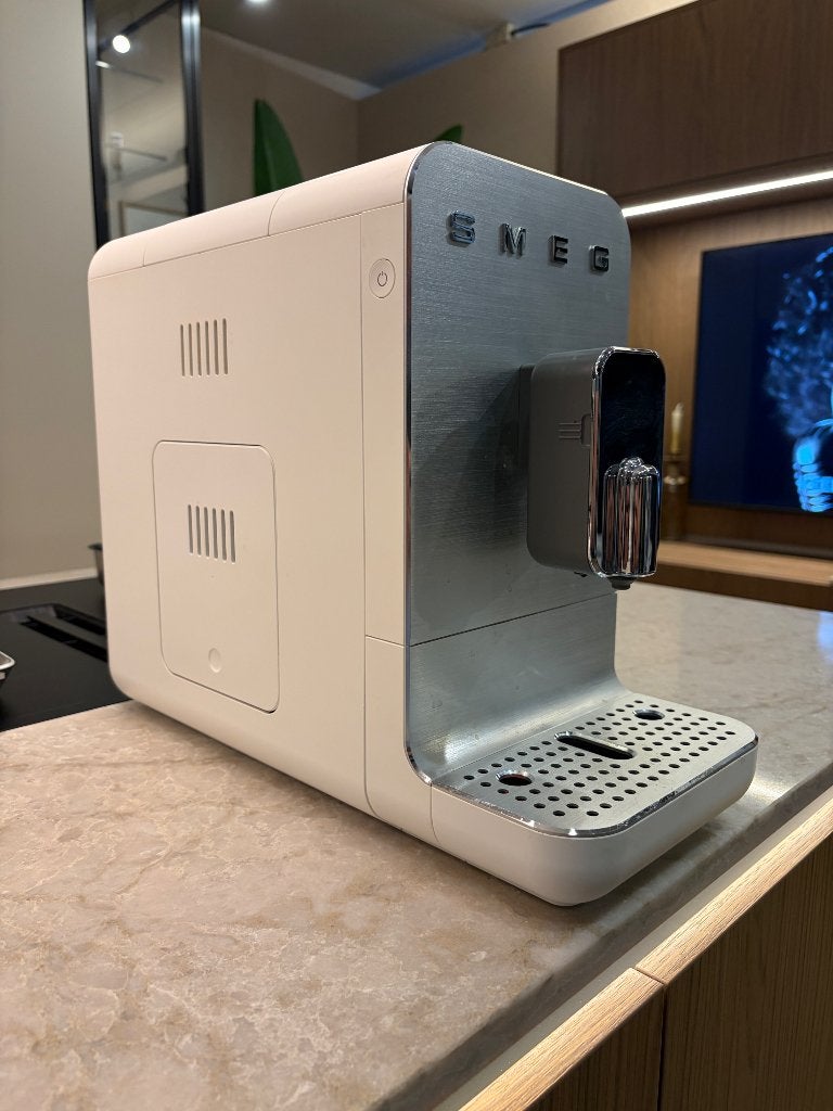 Smeg bonen Koffiezetapparaat kleur wit, 10 kopjes of meer, Gemalen koffie, Ophalen of Verzenden, Koffiemachine