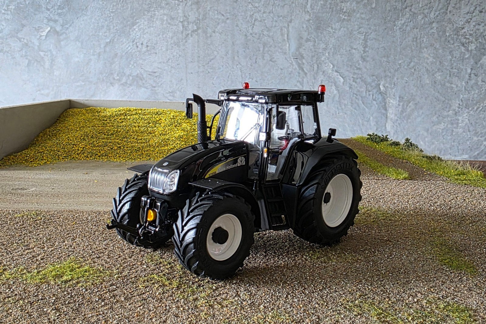 New Holland T7550 Black Edition 1:32, Ophalen of Verzenden, Nieuw, Tractor of Landbouw, Overige merken