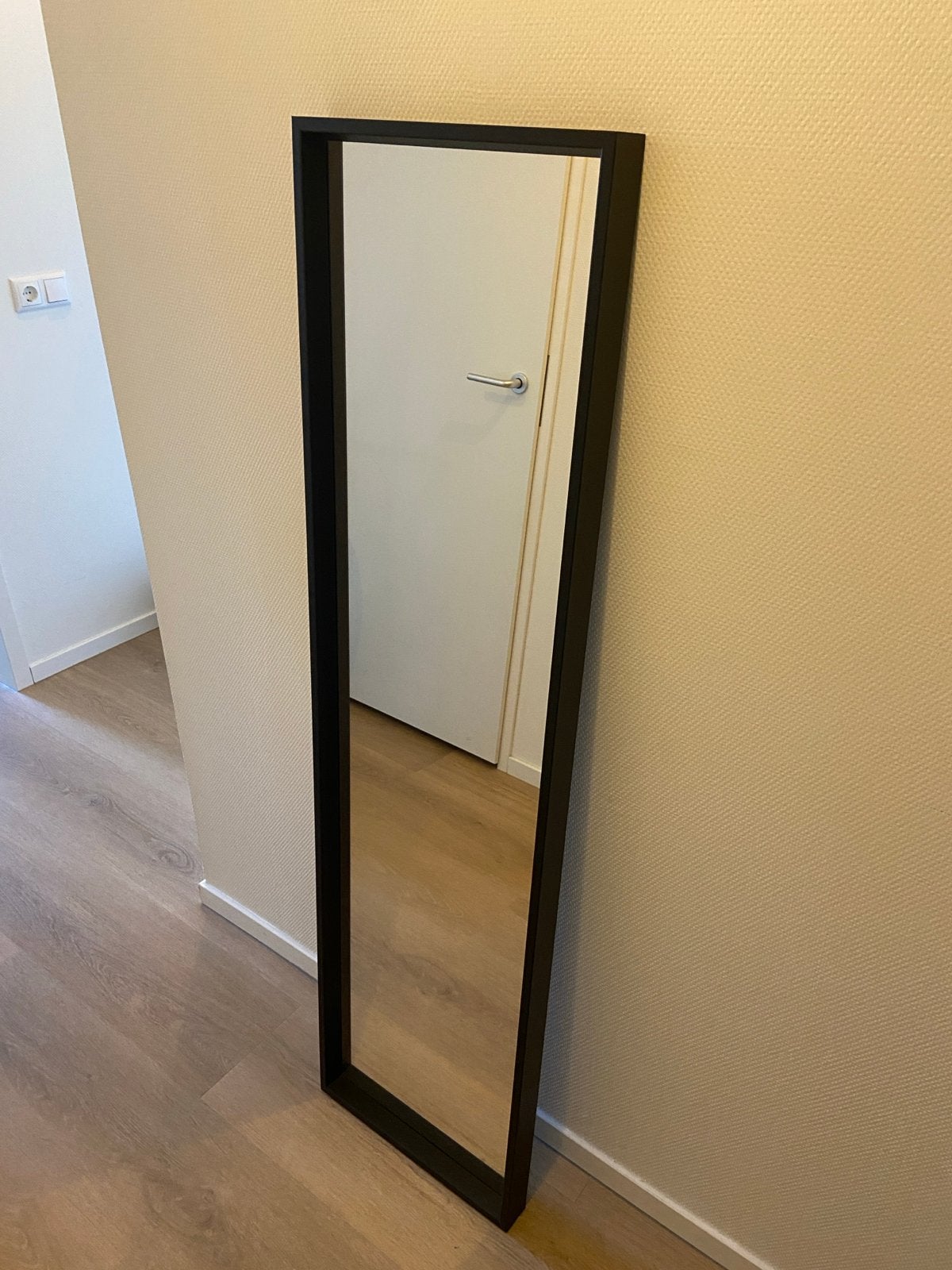 Moderne spiegel - IKEA NISSEDAL, Huis en Inrichting, Woonaccessoires | Spiegels, Ophalen, Minder dan 50 cm, 100 tot 150 cm, Zo goed als nieuw