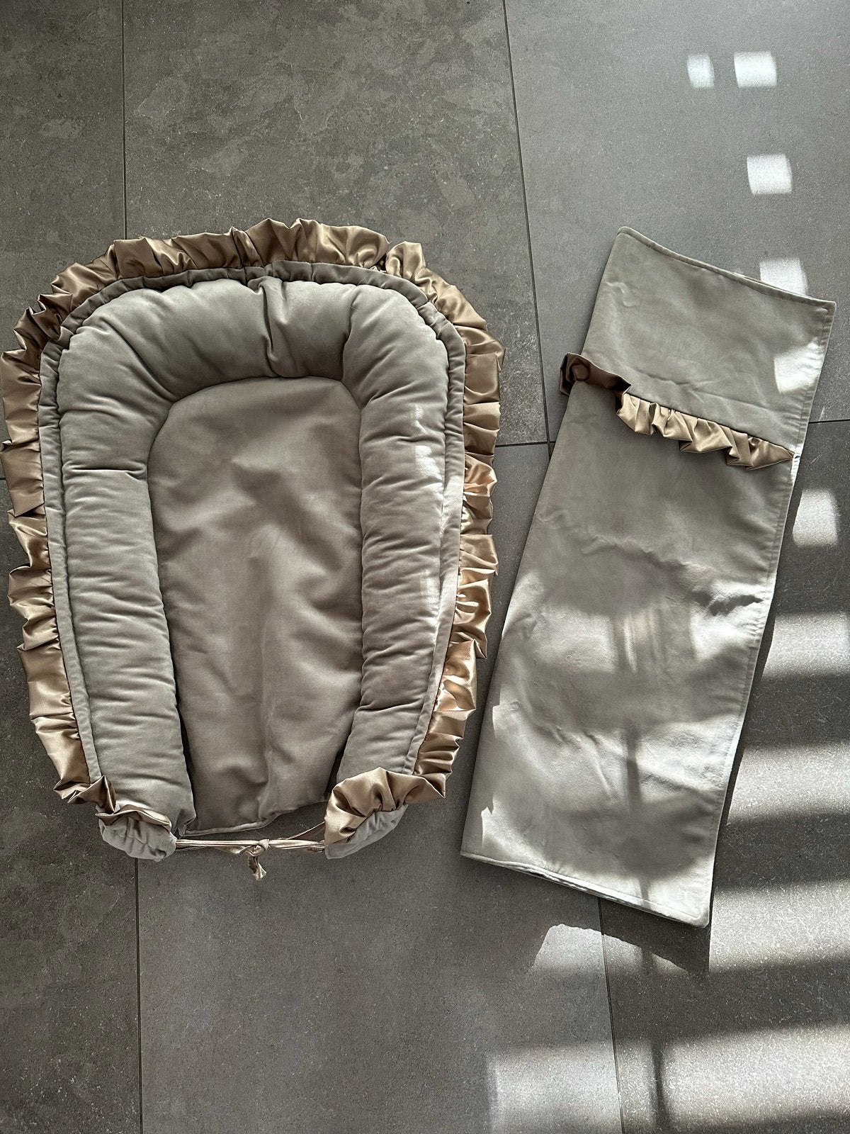 Luxe fluweel babynestje met ruches, Kinderen en Baby's, Boxen, Ophalen, Zo goed als nieuw