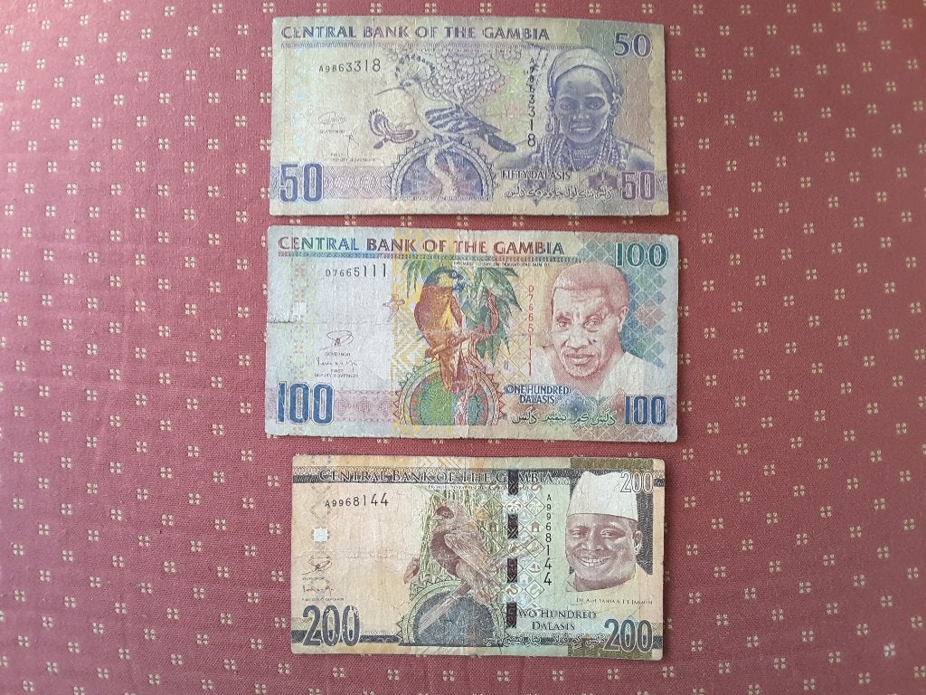 b G​ambia 4 biljetten van 50; 100 en 200 (2x) dalasis., Verzenden, Overige landen, Setje