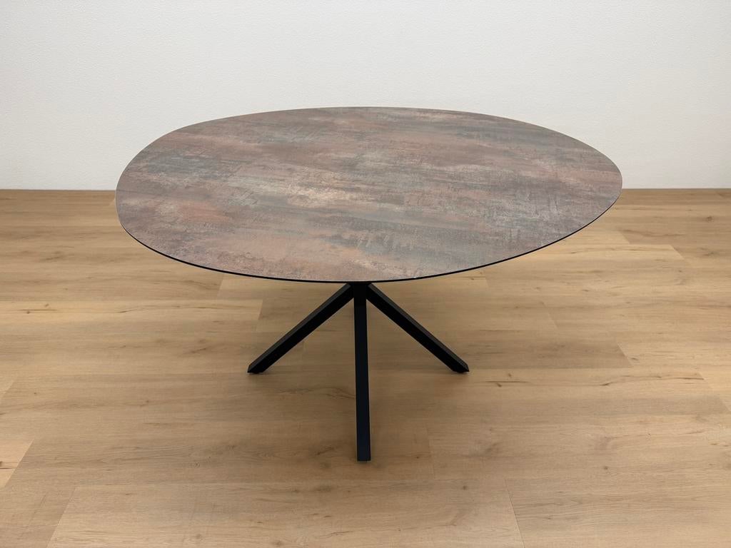 Organisch ronde eettafel 140cm - Direct Leverbaar, Rond, Ophalen of Verzenden, Zo goed als nieuw, Vijf personen of meer
