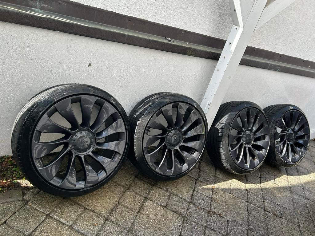 Tesla Model 3/Y Mags & Tires, Gebruikt, Banden en Velgen, Ophalen of Verzenden, 235 mm