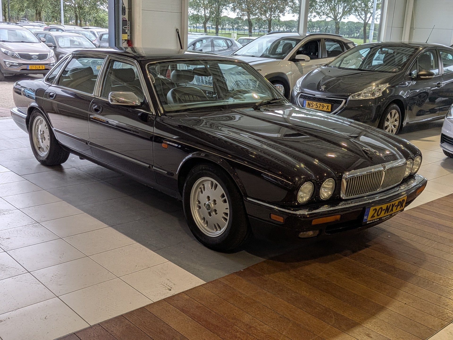 Jaguar Sovereign Automaat OPKNAPPER 3.2 Airco, Cruise Contro, Auto's, Oldtimers, Automaat, Achterwielaandrijving, 3239 cc, Beige