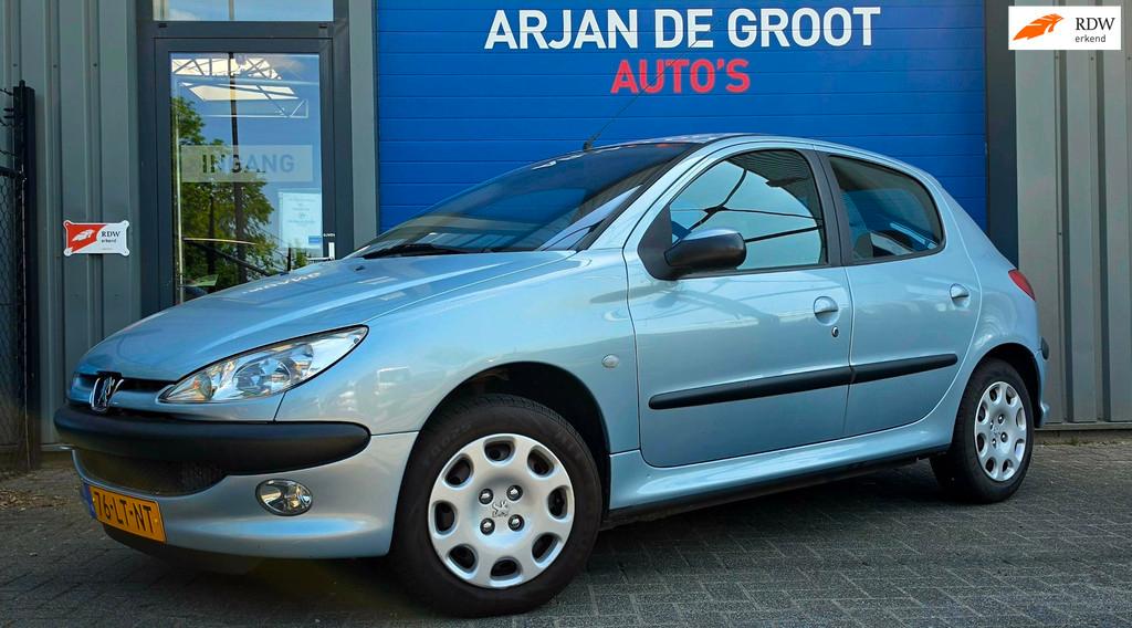 Peugeot 206 1.4 Gentry AUTOMAAT Airco ZEER MOOI! NAP, Stof, Bedrijf, 75 pk, Blauw