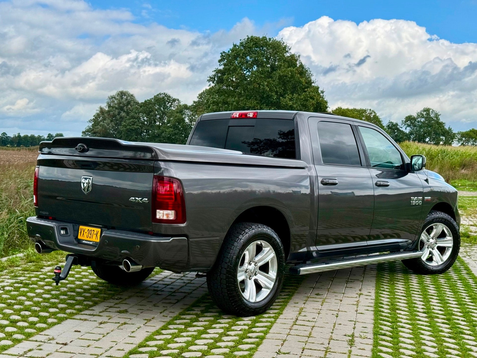 Dodge Ram 1500 5.7 V8 Quad Cab 6'4 LPG Leder|Opendak!, Automaat, Dealer onderhouden, Achterwielaandrijving, Gebruikt