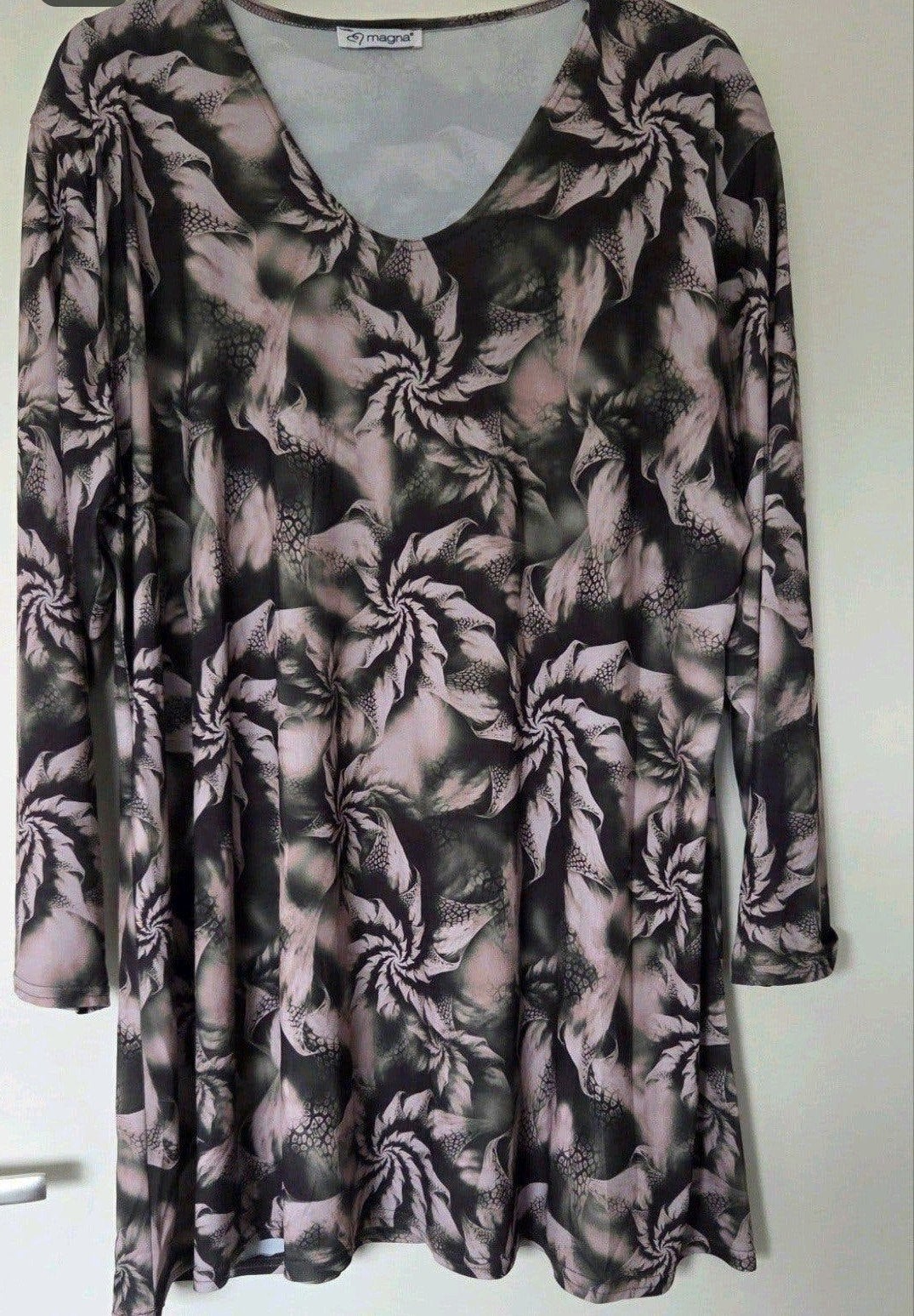 Magna shirt met schoudervulling, maat 52/54, Kleding | Dames, Maat 46/48 (XL) of groter, Ophalen of Verzenden, Magna, Lange mouw