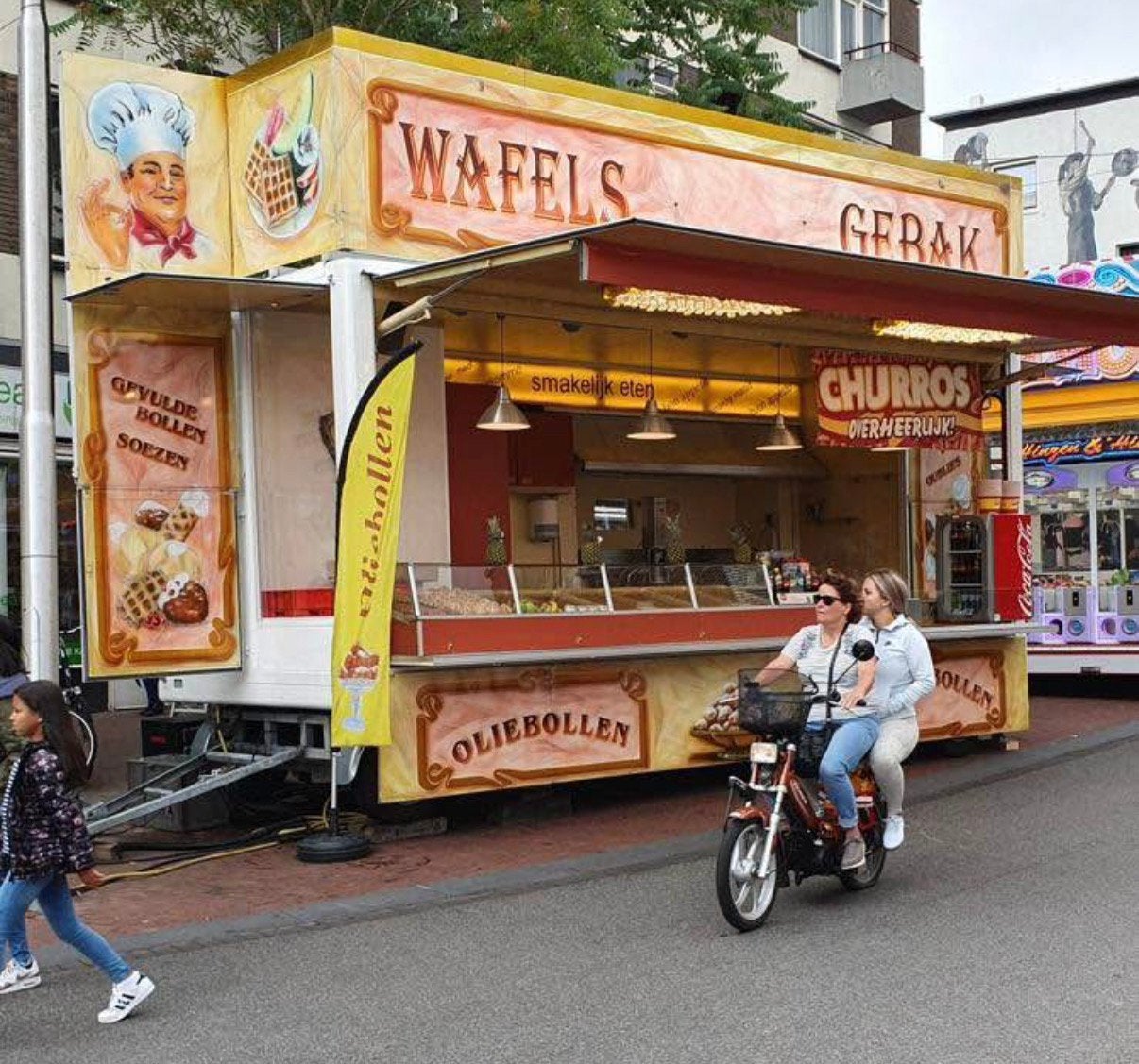 Foto 3 van Oliebollenkramen te huur / Verkoopwagens te huur /oliebollen