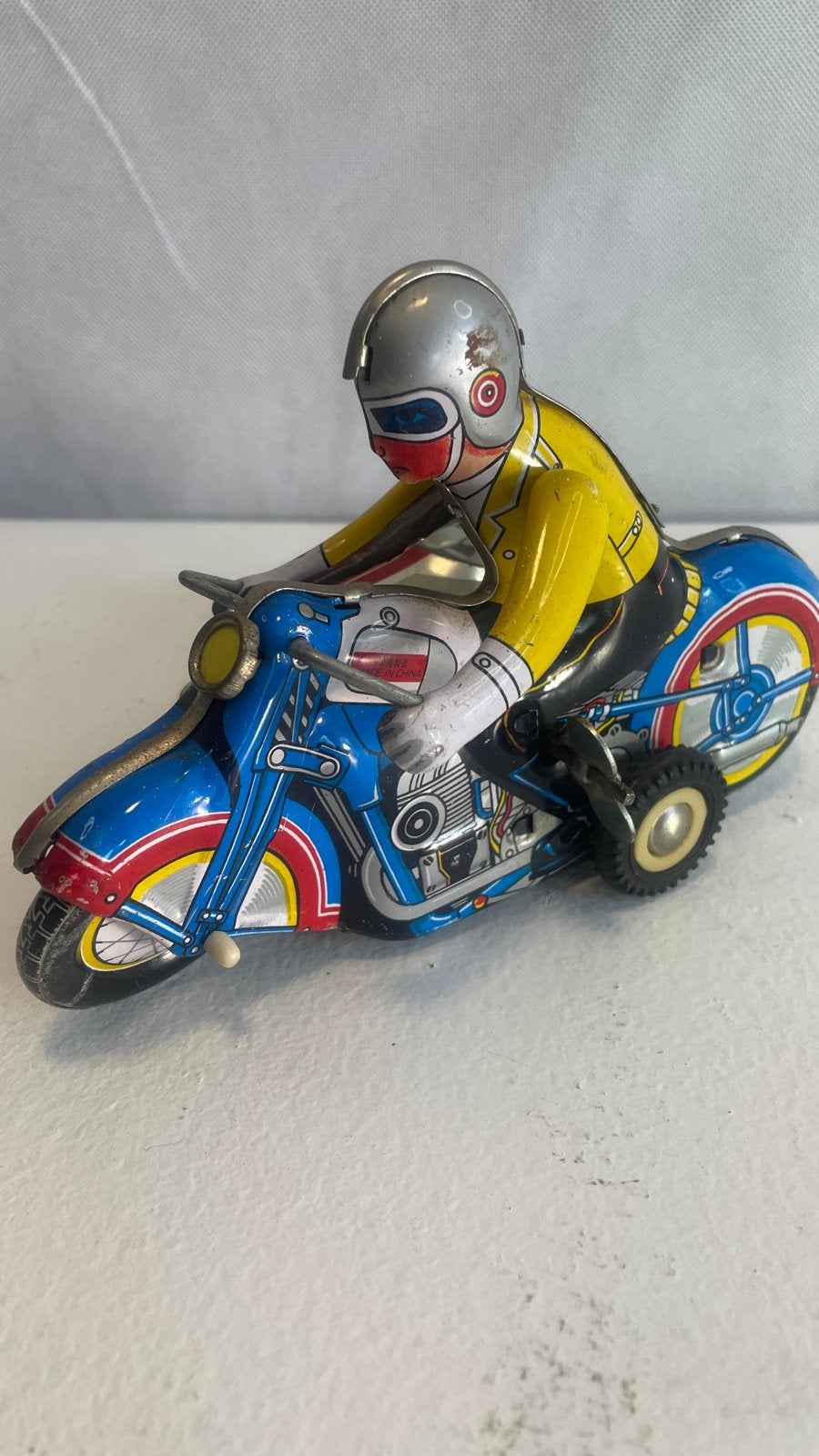 Vintage blikken motor met zijspan en coureur, Ophalen of Verzenden, Gebruikt