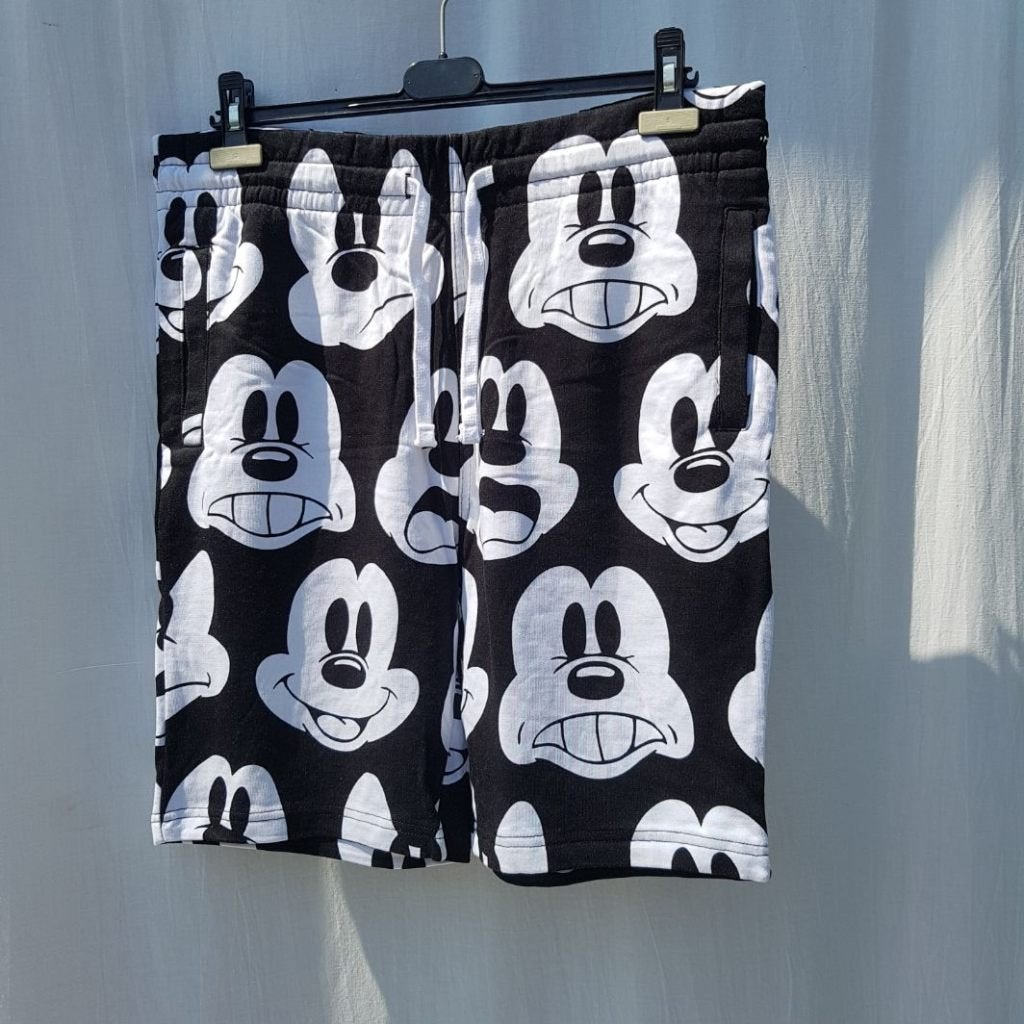 Grappige NIEUWE korte broek met Mickey Mouse. Mt L. Merk H&M, Kort, ., Zwart, Maat 42/44 (L)